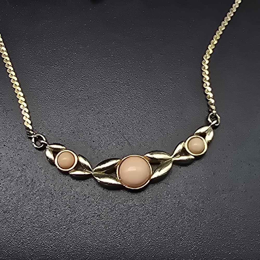Avon Soft Blush Pendant Necklace Pink Gold Tone Vintage Jewelry